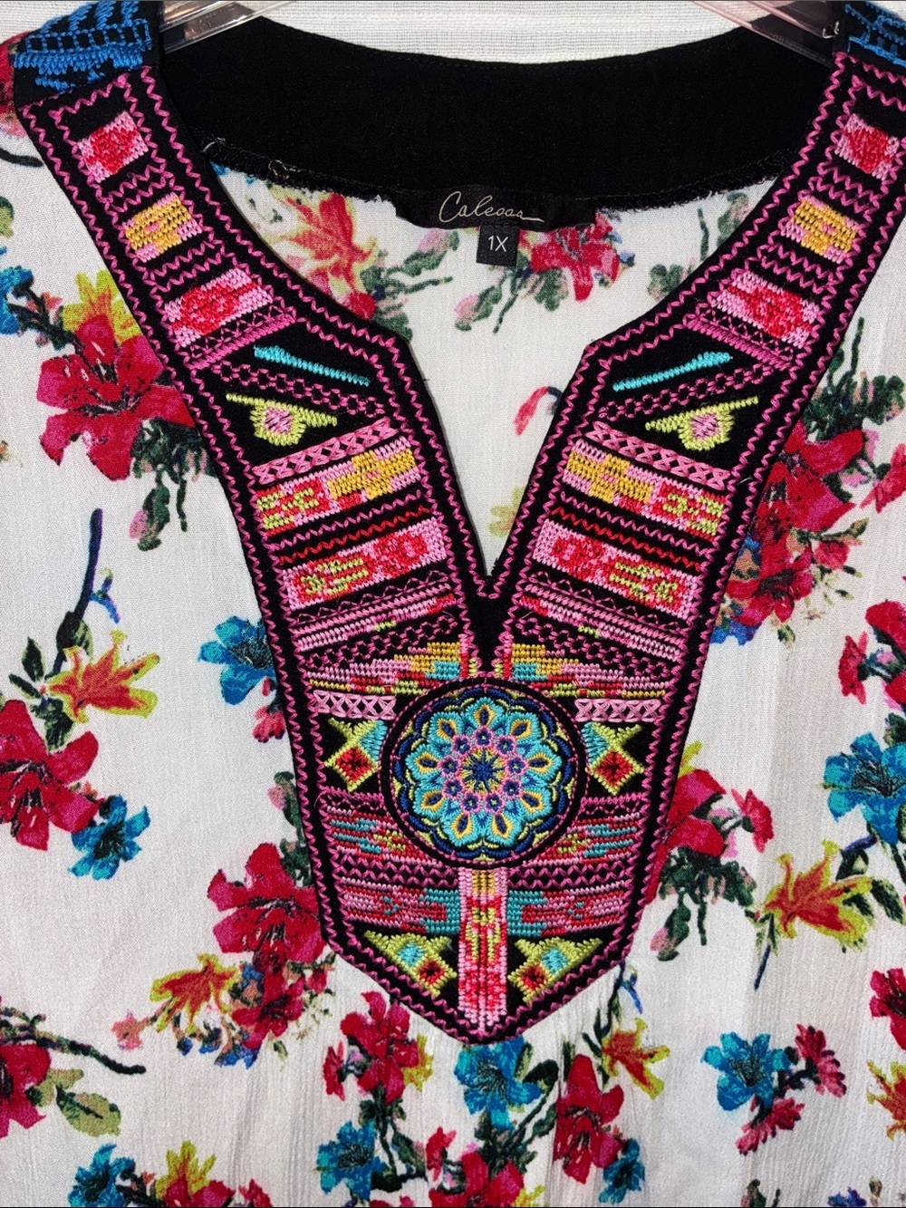 Caleooa, Women’s Tunic, Size 1X, Floral Print with beautiful embroidery